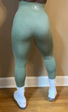 Load image into Gallery viewer, TPF SIGNATURE SHOWSTOPPER LEGGINGS